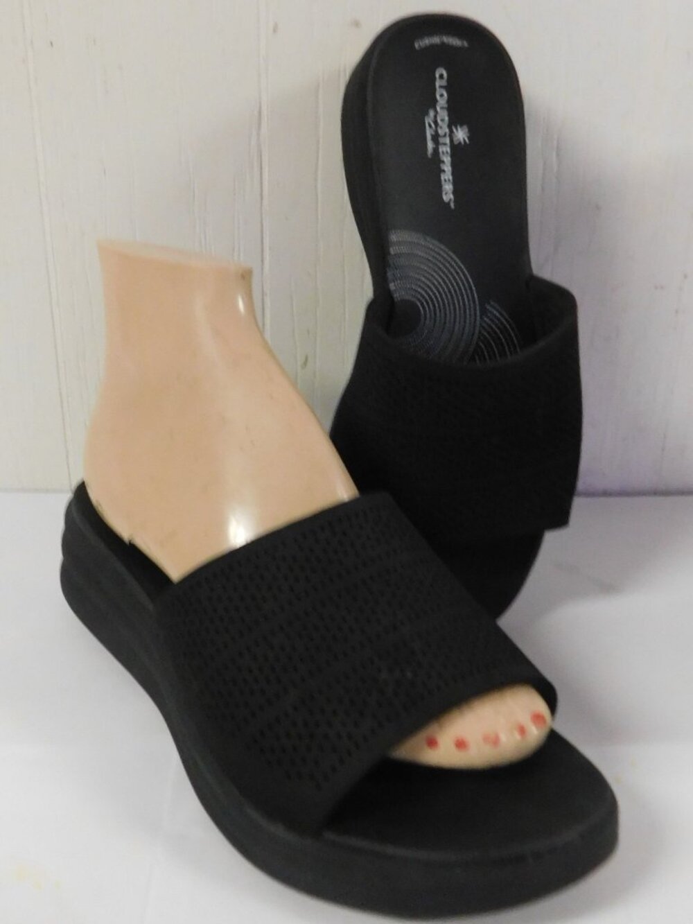 Clarks Cloudsteppers Arla Glade Black Perforated Slide Sandals Women's sz 8 M